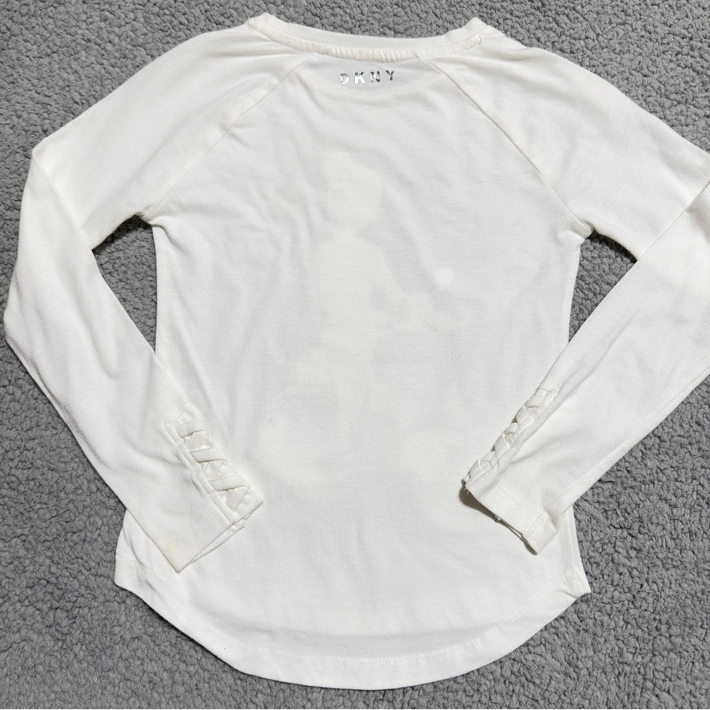 DKNY Girls White Long Sleeve Graphic T-Shirt, Size S(7), Scooter Cat Print Shirt - Picture 2 of 6